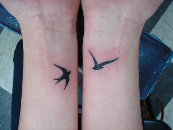 Tatouage d'hirondelles