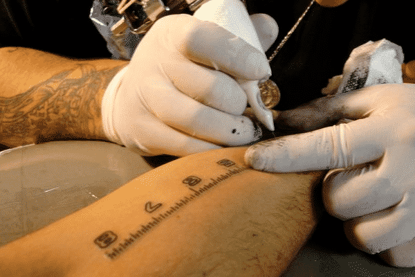 tatouage de règle de bras