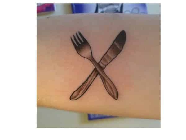 Fourchette et couteau tatouage