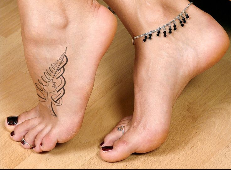 tatouage pied de fougère