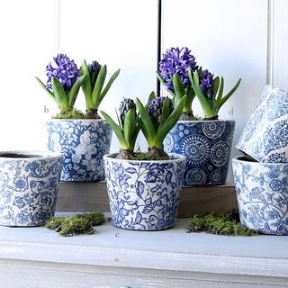Pot de fleurs à motifs floraux hollandais