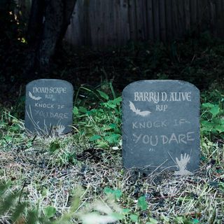 Décoration de pierre tombale en ardoise de jardin d'Halloween