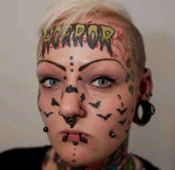 mauvais tatouages ​​​​de visage