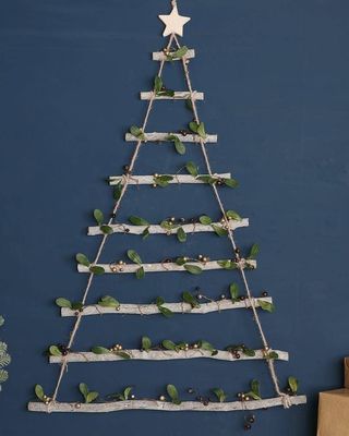 Woodland Mistletoe Wall Hanging Christmas Tree Ladder