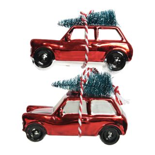 Voiture avec décoration d'arbre de Noël