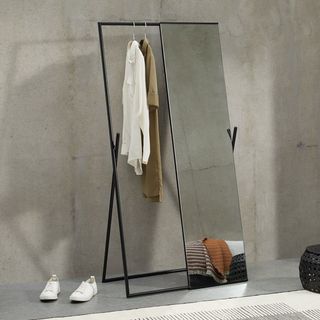 Hugin Freestanding Mirror & amp; Ράγα ρούχων