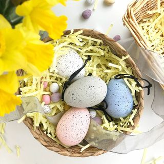 Oeufs de Pâques pastels en céramique mouchetée