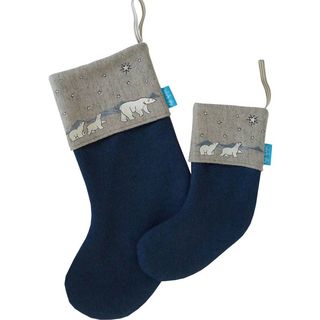 Πολική αρκούδα και μικρά κάλτσες Χριστουγέννων