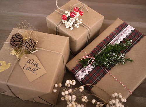 Idées d'emballage de Noël en papier brun