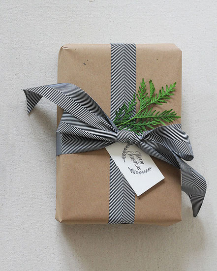 Emballage cadeau de Noël en ruban de papier kraft