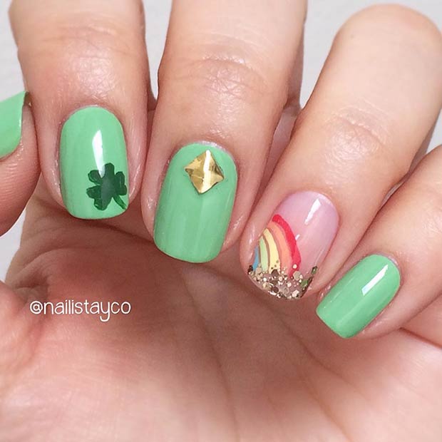 Ongles mignons en or et arc-en-ciel pour la Saint-Patrick