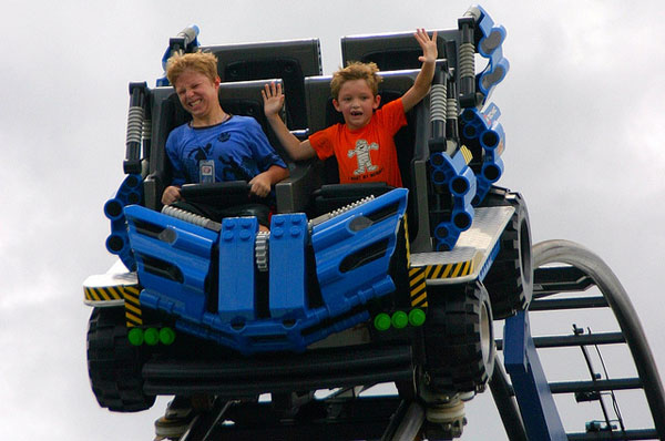 Petits garçons volant