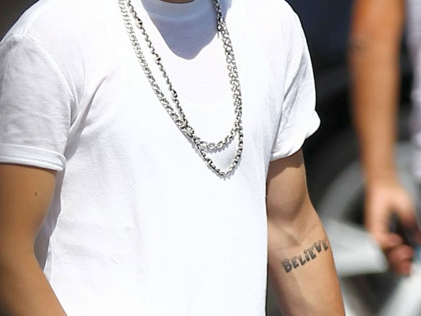 Θετικό τατουάζ Bieber
