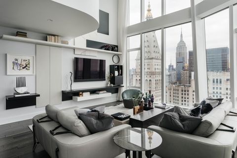 appartement blanc, finitions noires, canapé gris, nyc, new york city