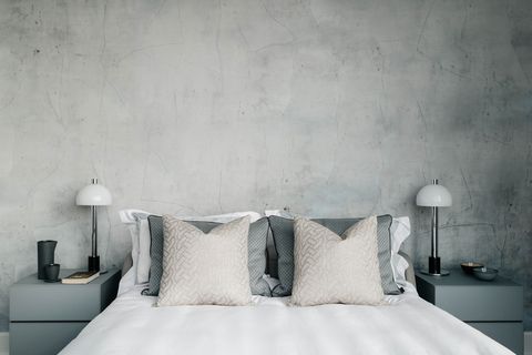 chambre, linge blanc, mur de pierre