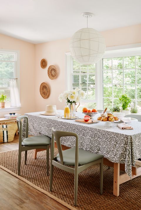 table de petit déjeuner, chaises vertes