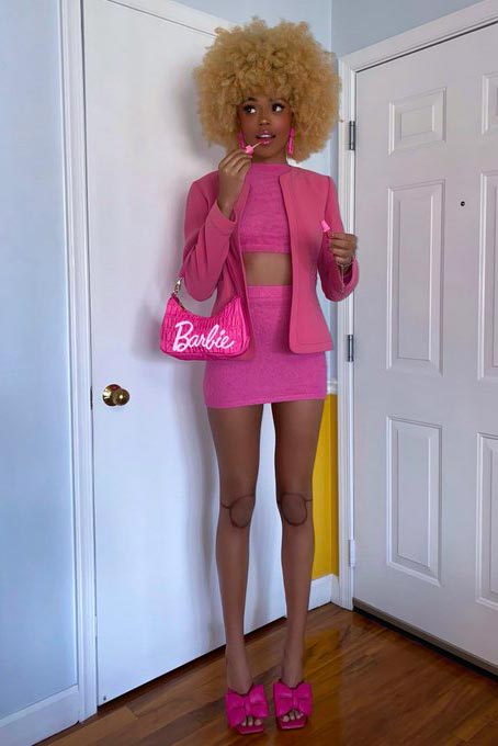 Idée facile de costume d'Halloween de Barbie pour les femmes