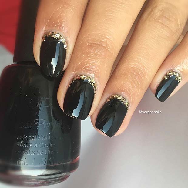 Chic Black Nails με Gold Glitter