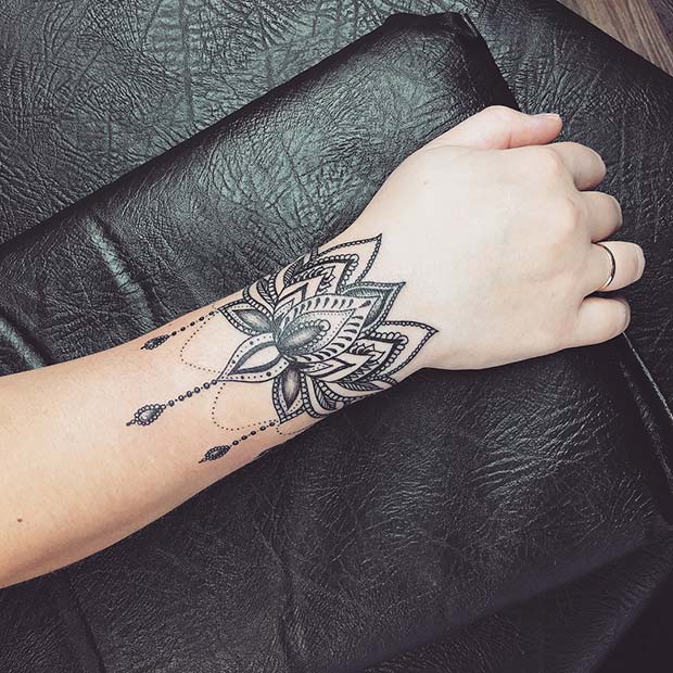 Tatouage de bracelet de lotus ornemental