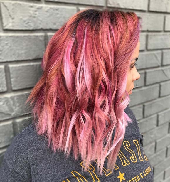 Cheveux roses multicolores