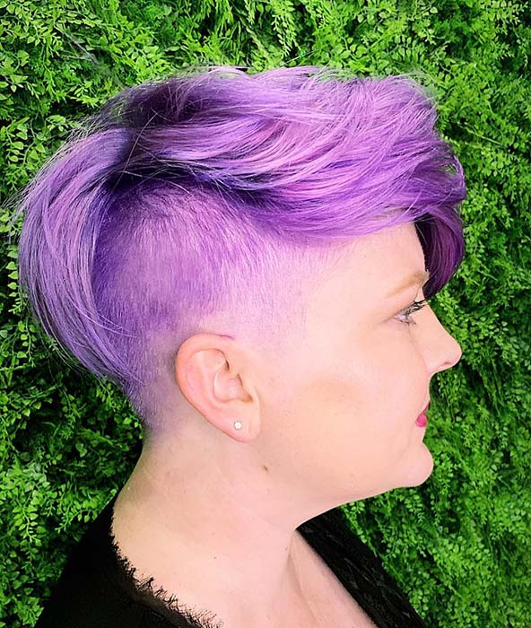 Idée de cheveux violets vibrants