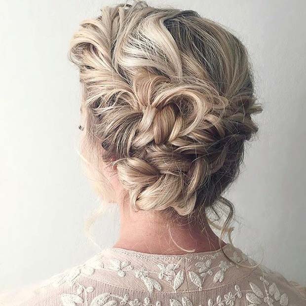 Updo מבולגן אלגנטי