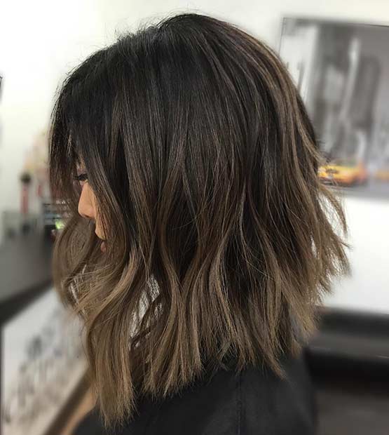 Coiffure longue Bob brune inclinée