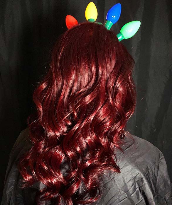 Cheveux roux avec un bandeau festif