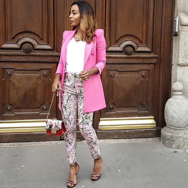 Tenue de travail printanière rose et fleurie