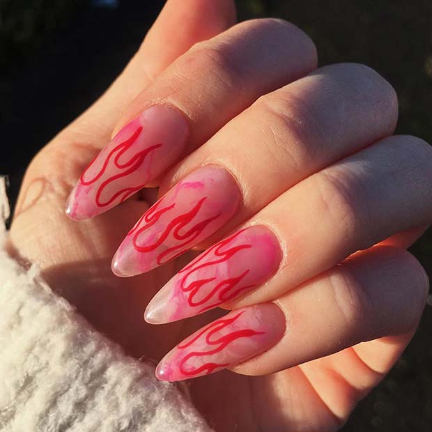 Nail Art en marbre avec des flammes rouges