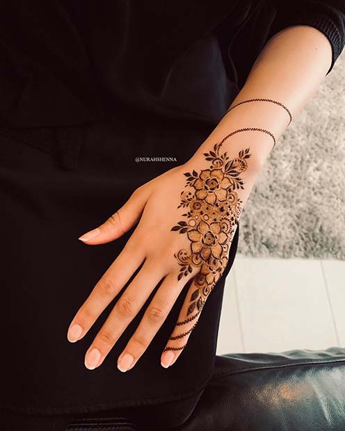 Idée Mehndi Main Florale