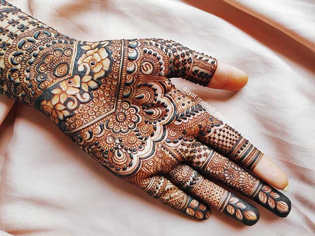 Κομψό και περίτεχνο Henna Hand