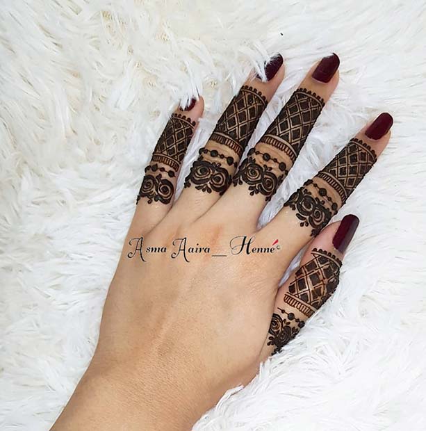 Όμορφη Henna στα δάχτυλα