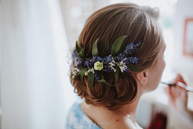 Cheveux de mariage floraux pour des idées de mariage rustiques