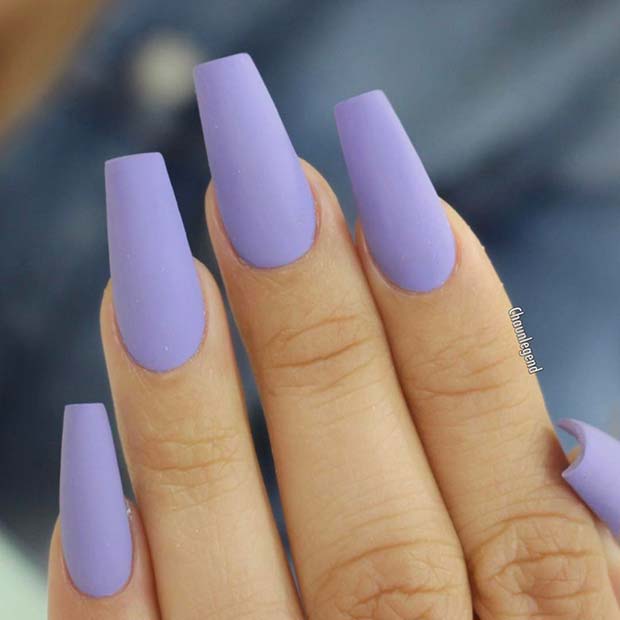 Ongles de cercueil violets mats