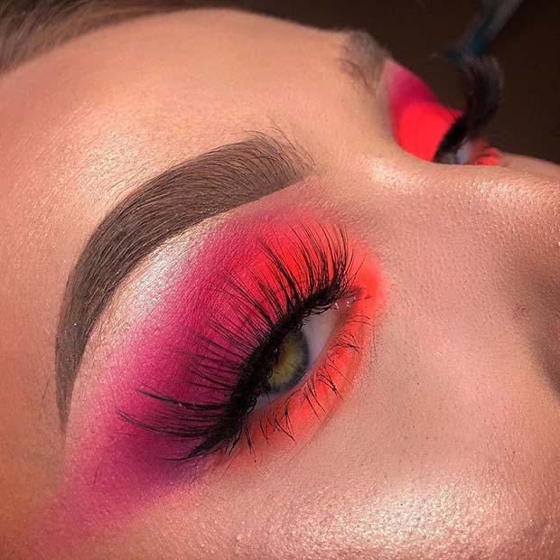 Maquillage pour les yeux rose fluo et orange