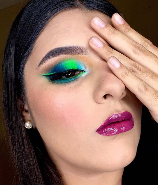 Maquillage pour les yeux bleu et vert fluo