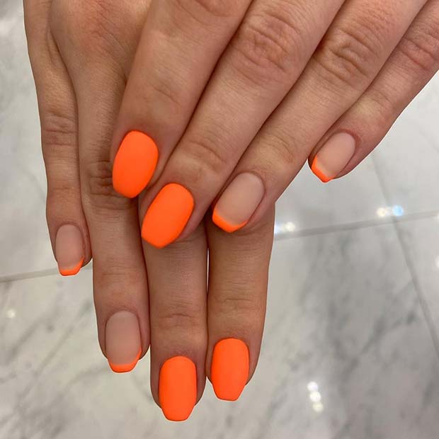 Μοντέρνο Neon Orange Mani για κοντά νύχια