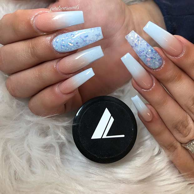 Γυμνά και γαλάζια Ombre Nails