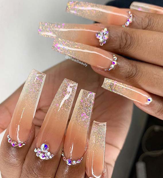 Ongles longs ombrés avec strass