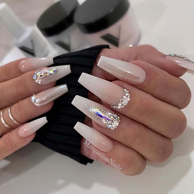 Λεπτά Nude Ombre Nails με Sparkle