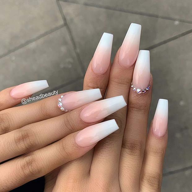 Κομψά Ombre Nails με στρας