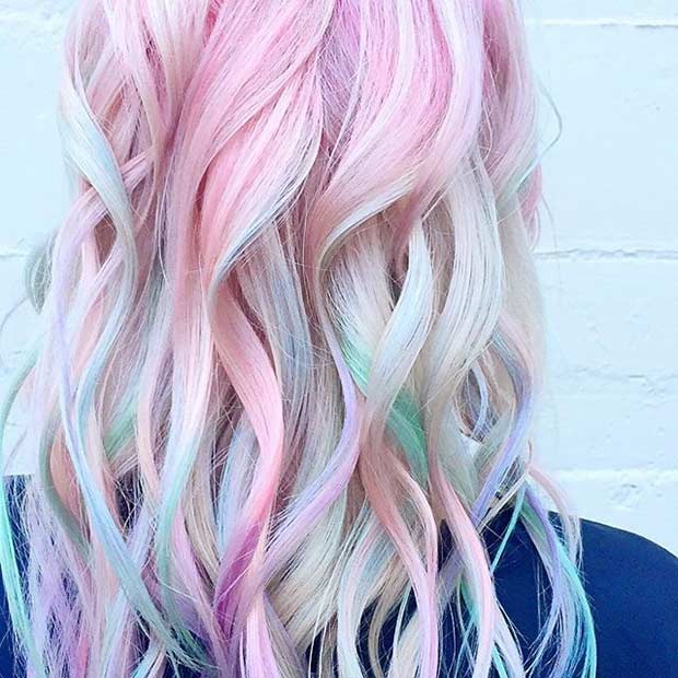 Couleur de cheveux pastel arc-en-ciel pour blondes