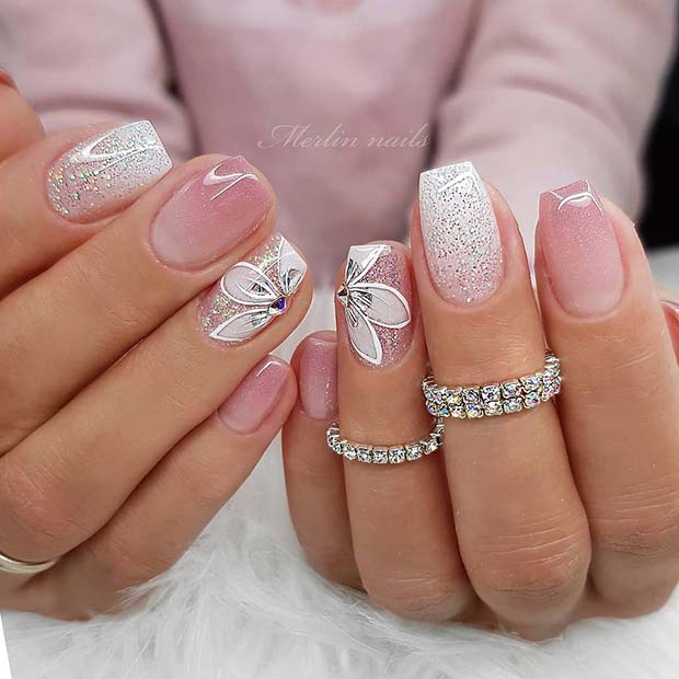 Mani à paillettes rose et blanc avec des fleurs