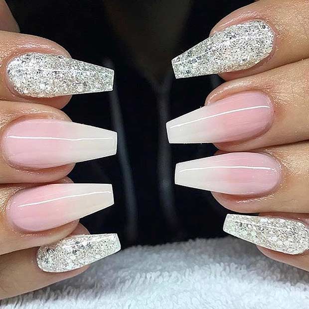 Paillettes blanches et ongles ombrés français