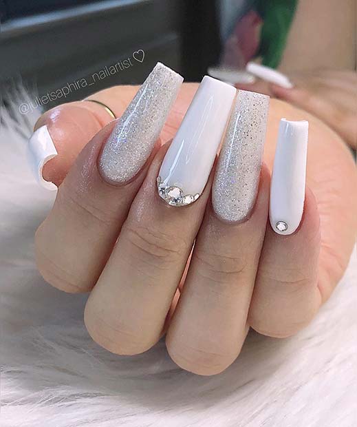 Ongles glam avec paillettes et strass