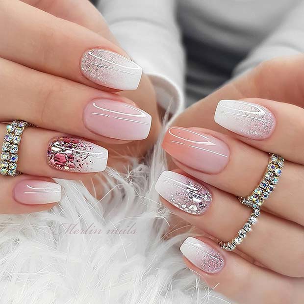 Κοντά ροζ και λευκά Glitter Nails