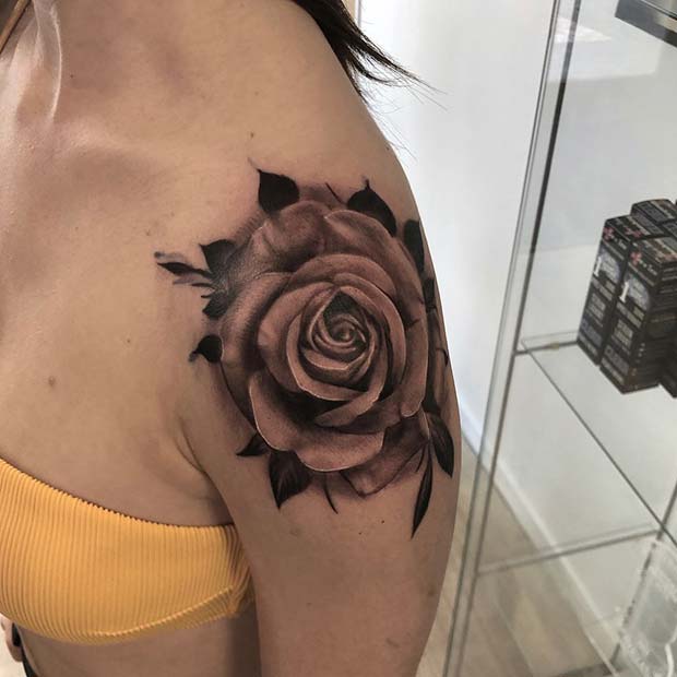 Κομψό τατουάζ Rose Shoulder