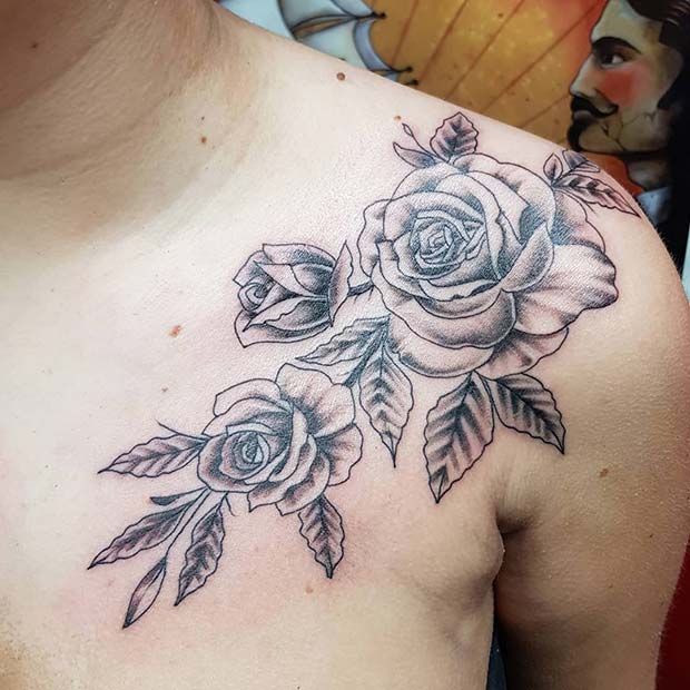 Tatouage Épaule Rose Audacieuse