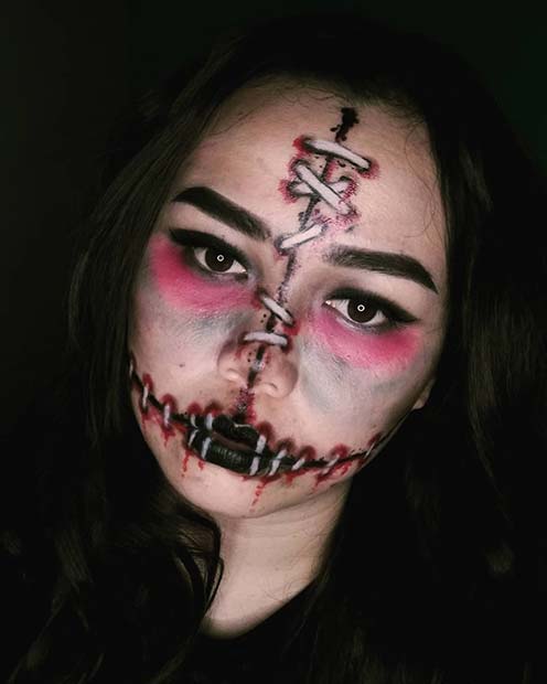 Maquillage zombie avec points de suture